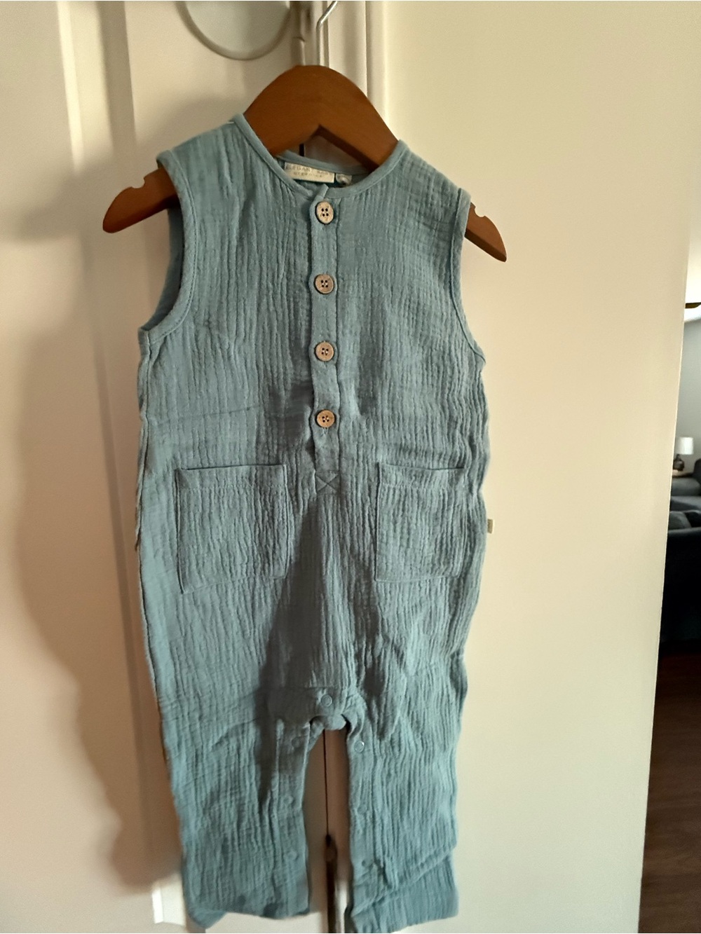 Elegant Baby Blue Sleeveless Muslin Baby Romper with Matching Hat